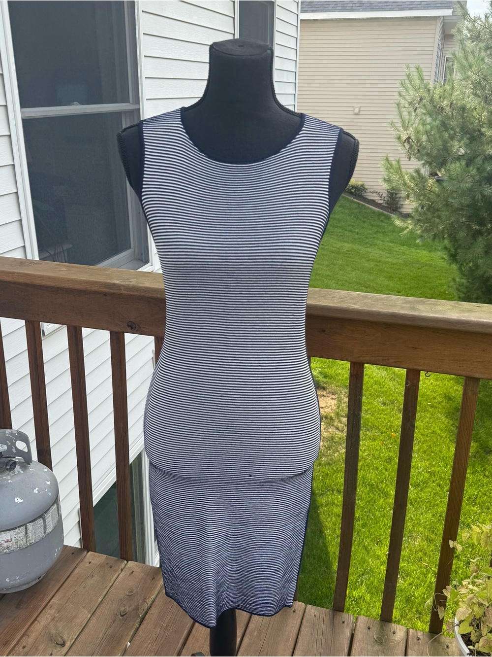 Neiman Marcus Striped Knit Sheath Dress Sleeveless Round Nk Stretch Sz S Bodycon
